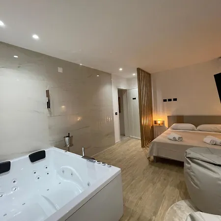 Luxury - 5 Stars - With A Jacuzzi 70's