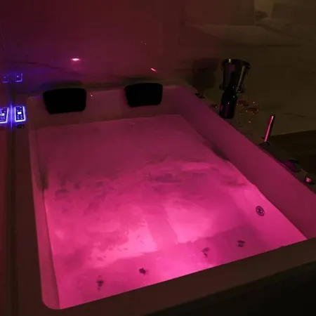 Luxury - 5 Stars - With A Jacuzzi 70's