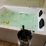 Appartement Luxury - 5 Stars - With A Jacuzzi 70's