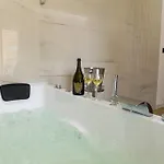 Appartement Luxury - 5 Stars - With A Jacuzzi 70's *