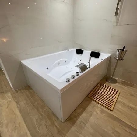 Luxury - 5 Stars - With A Jacuzzi 70's Apartment Trapani
