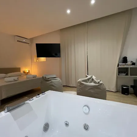 Luxury - 5 Stars - With A Jacuzzi 70's Apartment Trapani