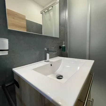 Luxury - 5 Stars - With A Jacuzzi 70's Apartment
