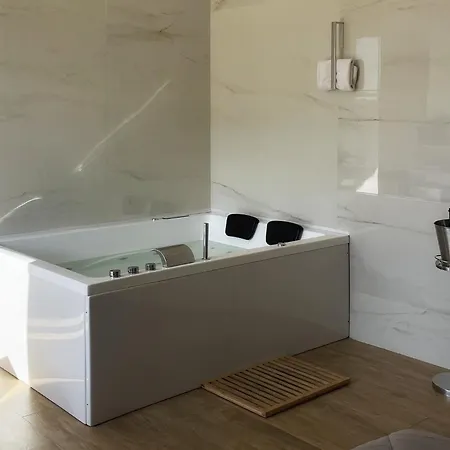 Luxury - 5 Stars - With A Jacuzzi 70's *