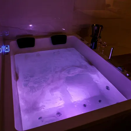 Luxury - 5 Stars - With A Jacuzzi 70's *