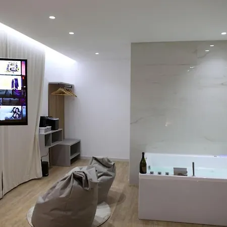 Luxury - 5 Stars - With A Jacuzzi 70's