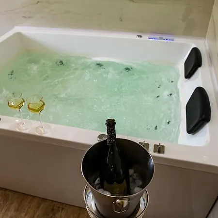 Apartment Luxury - 5 Stars - With A Jacuzzi 70's