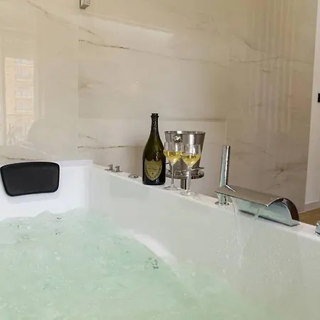 Apartment Luxury - 5 Stars - With A Jacuzzi 70's *