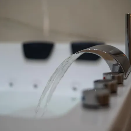 Luxury - 5 Stars - With A Jacuzzi 70's Apartment *