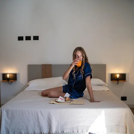 Luxury - 5 Stars - With A Jacuzzi 70's Apartment