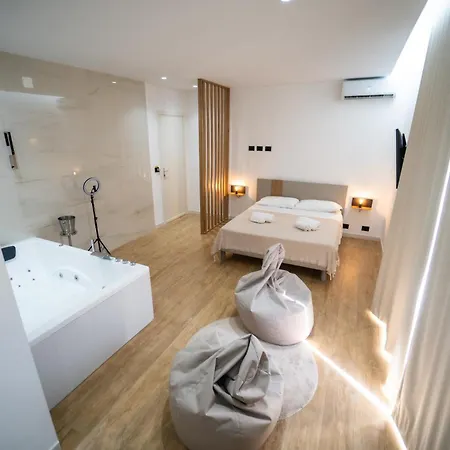 Luxury - 5 Stars - With A Jacuzzi 70's Apartment *